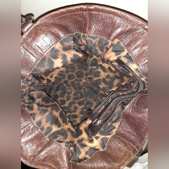 B. Makowsky Beautiful leather purse. - Picture 7 of 7